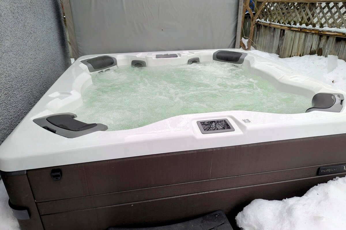 Westboro BeachHouse – Outdoor Jacuzzi, Netflix gallery image 5