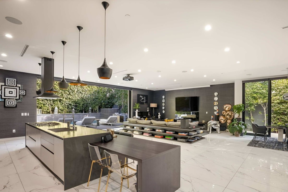 NEW Modern Oasis off Melrose – Rooftop – Pool