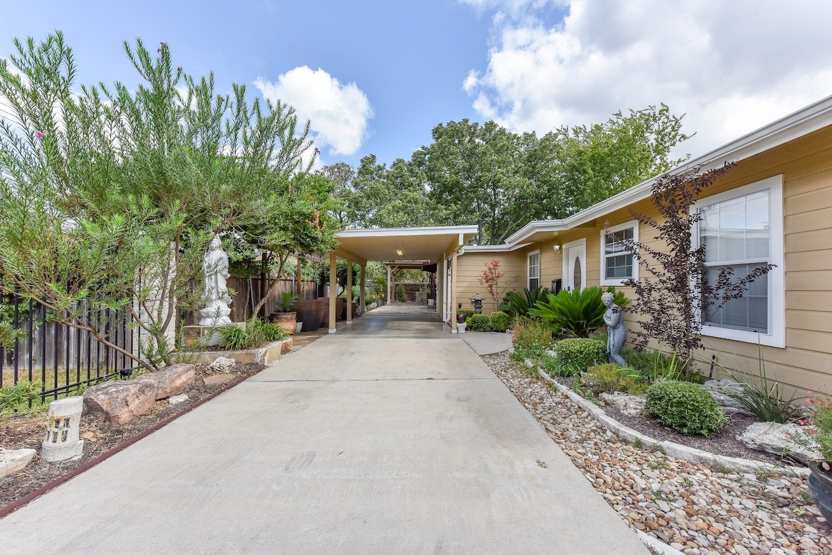 Newly Remodel 4BR/2BA & Jacuzzi 5 min airport &DT gallery image 3