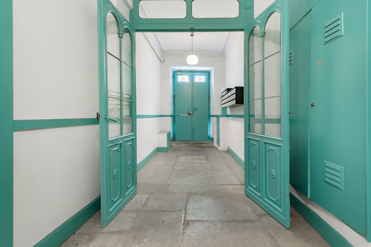 Charming Rustic-Chic Apartment Close to Historic Sites gallery image 5