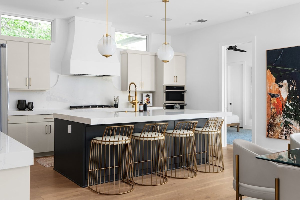 Luxury Oasis | Custom Built Home | Hot Tub + Pool gallery image 5