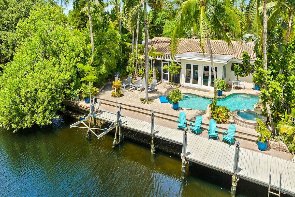 Tropical Vibes Only at Pineapple Paradise! gallery image 5