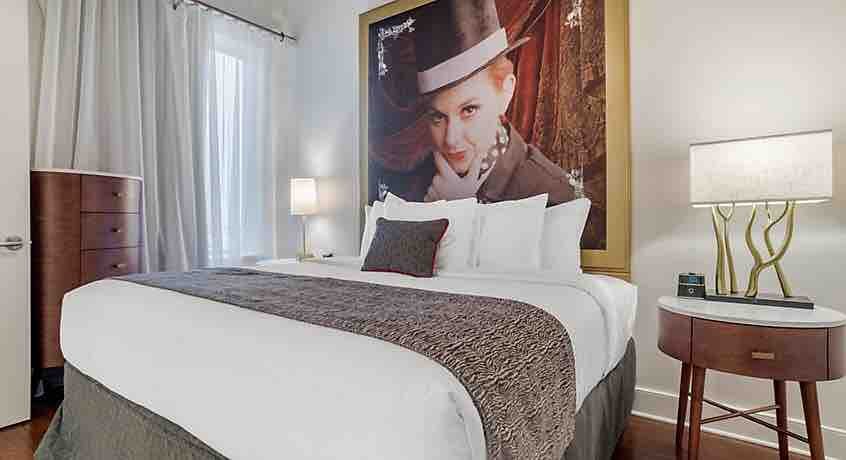 NOLA 2BR Lovely Theatre District w/Rooftop Pool gallery image 3