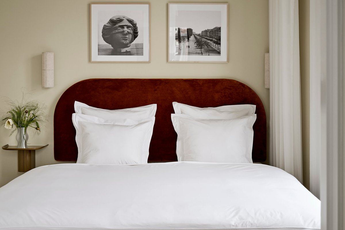 Corner Two-Bedroom Apartment for 6