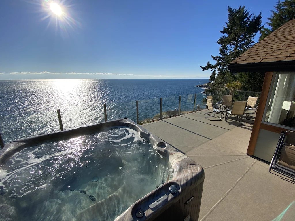 An oceanfront escape with a breathtaking view gallery image 2