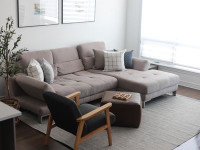 20 Min DT 12 Min YOW Sleeps 8 Quiet Home w Parking