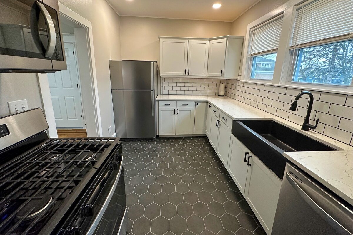 *The Allen House* Gorgeous Apartment – Sleeps 8 gallery image 5