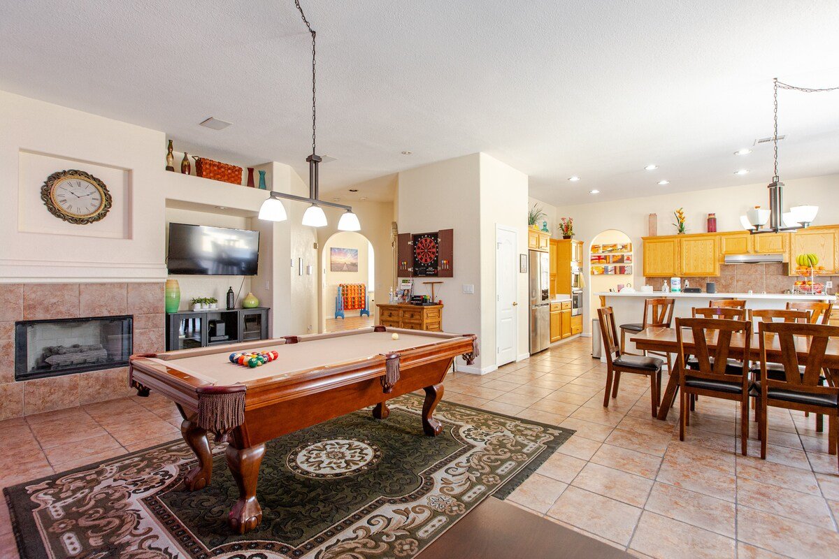 5 bedrooms 1 mile from the strip crowd pleaser gallery image 4