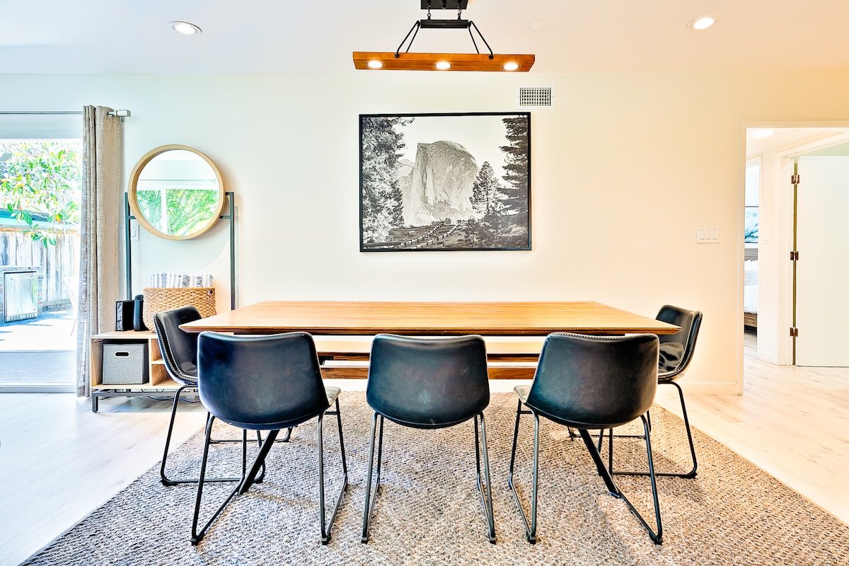 Private Pool Oasis-hot tub, yard, close to beach gallery image 5