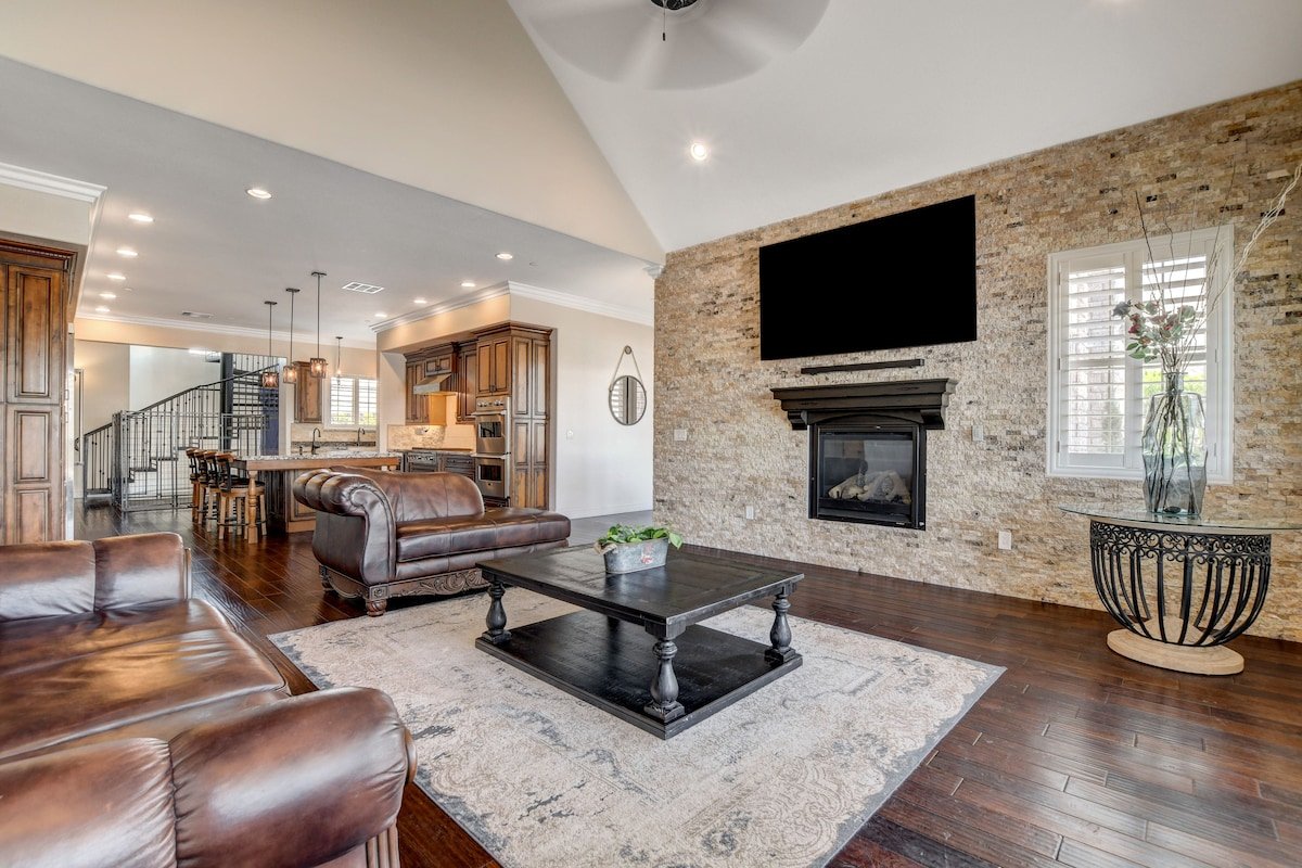 The Castle-Pool/Spa/Billiard gallery image 3