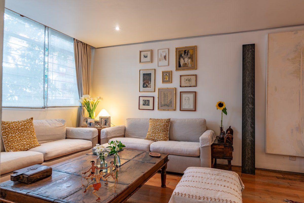 Artist’s Atelier | Roma 3BR Orchid House gallery image 5