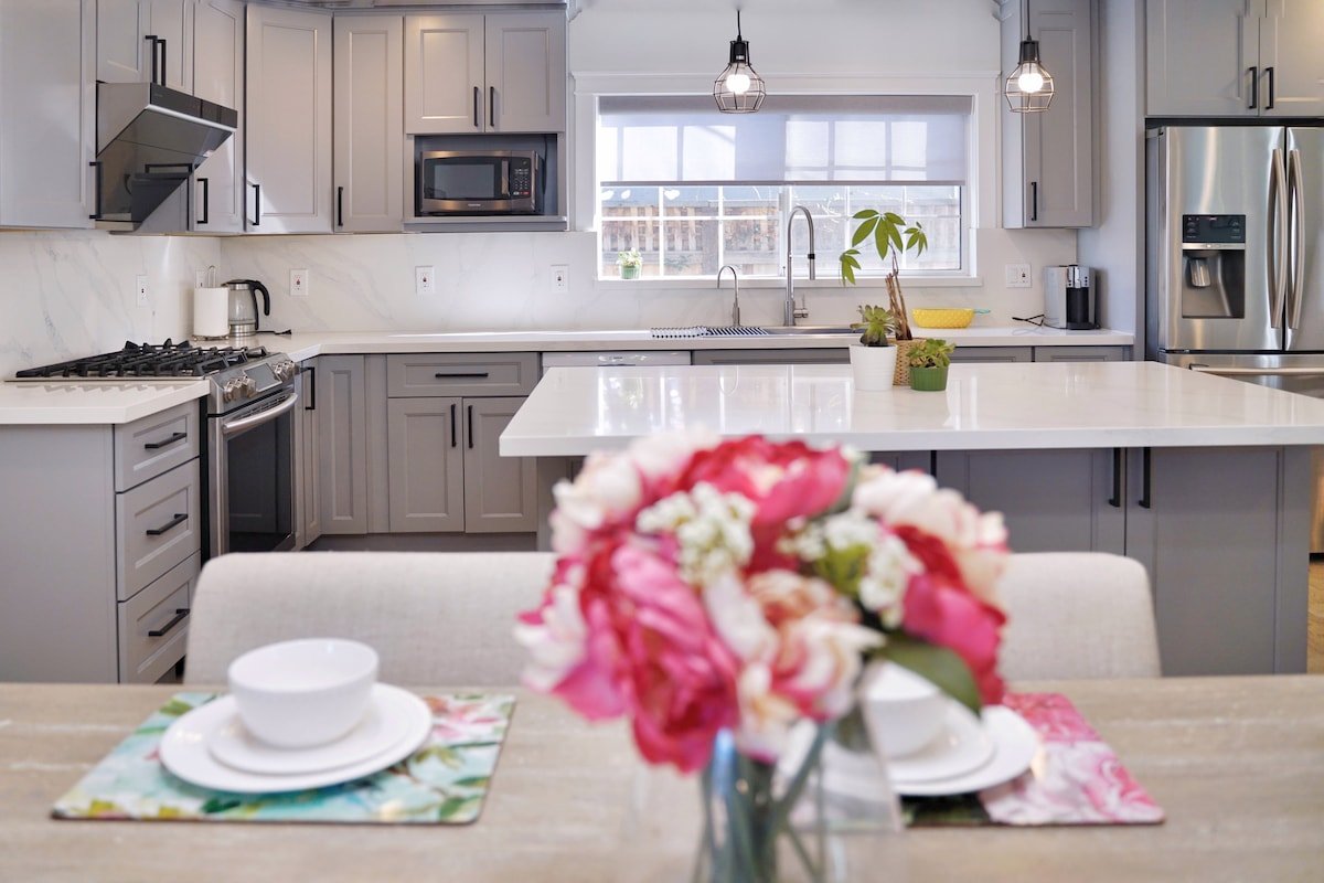 Beauty House near Apple Googl Harker Netflix gallery image 2