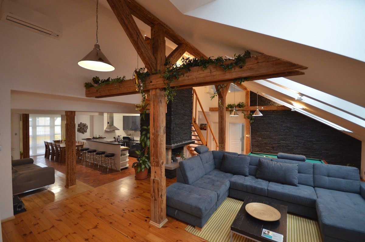 Grand Luxury Attic Josefov – Old Town Square gallery image 3