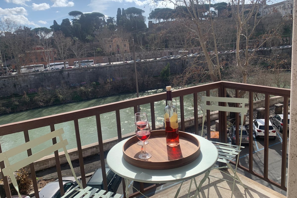 Domus Trastevere sul Tevere, Rome