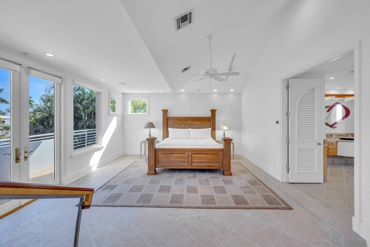 Architectural Masterpiece | Waterfront | Nurmi Key gallery image 2