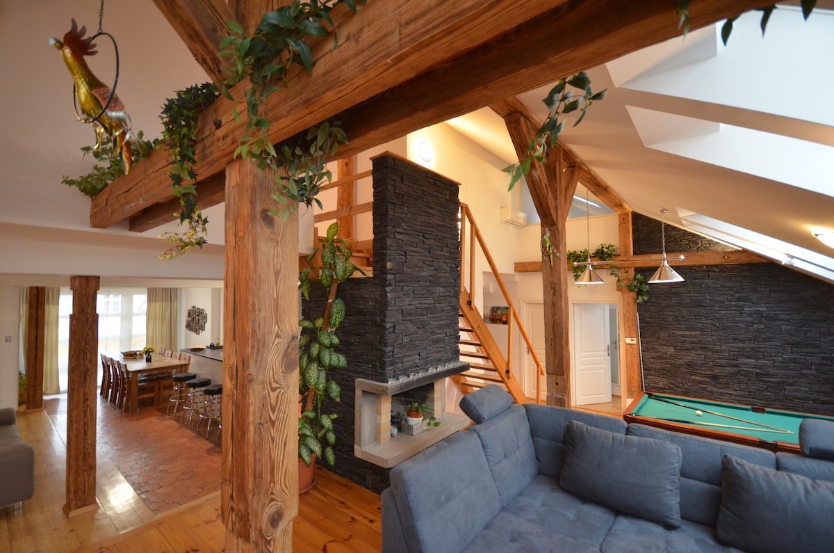 Grand Luxury Attic Josefov – Old Town Square gallery image 2