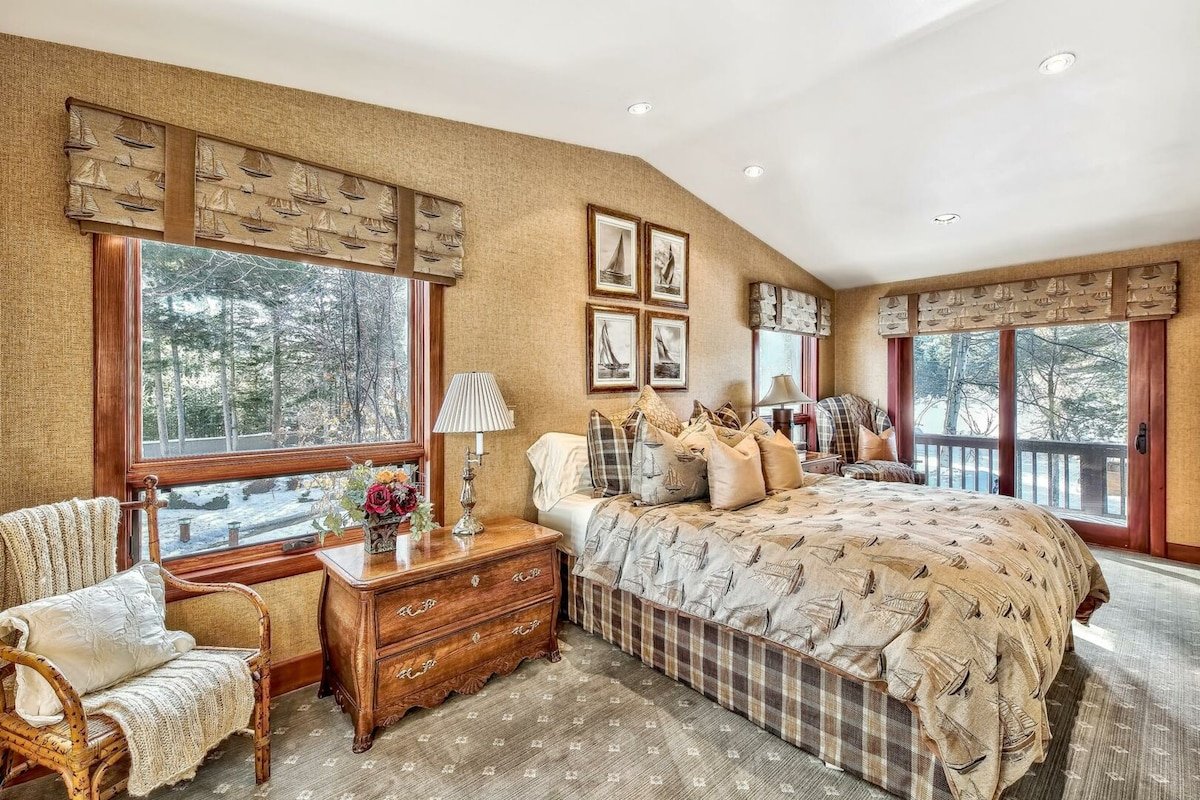 Elegant Waterfront in South Lake Tahoe luxe01 gallery image 5