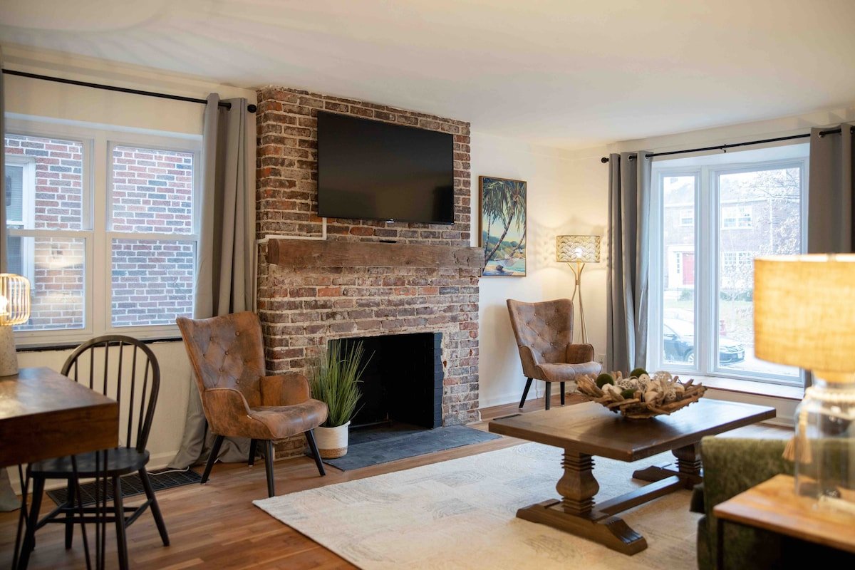 Entire Grandview Quad w/ Hot Tub gallery image 4