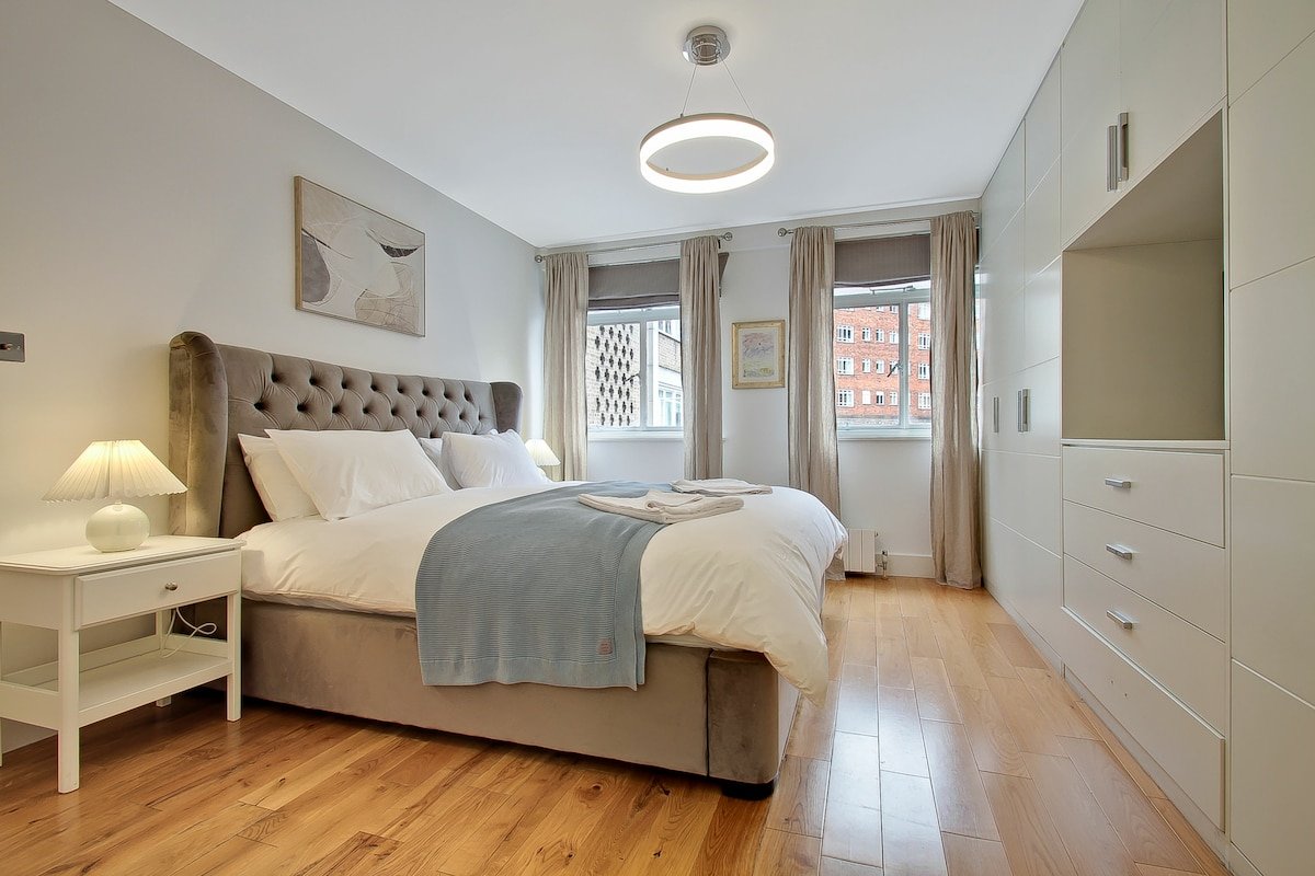 Prime Central Chelsea 2 Bed / 2 Bathroom w/balcony gallery image 5