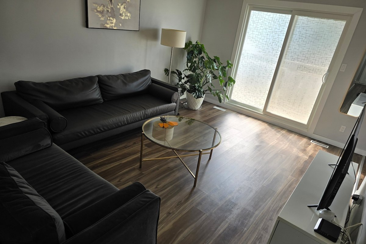 Modern 4Bed Home|Cozy & Updated|Club Regent Casino gallery image 3