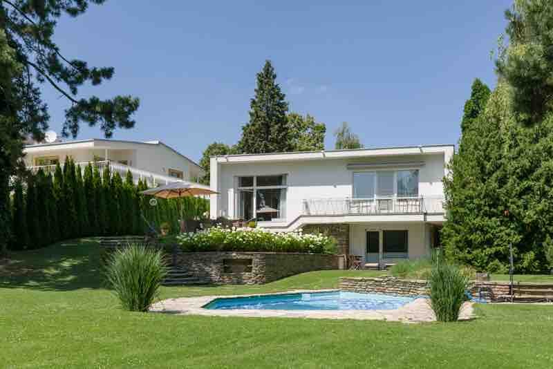 Lux Villa in Grinzing with park and Helikopter! gallery image 2