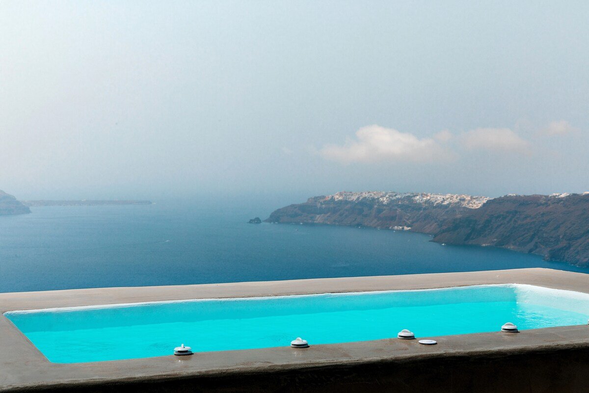 360° Caldera view Villa with hot tub & sea view gallery image 3