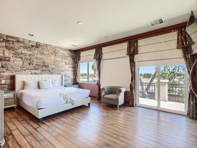 777Rentals – 7BR/5BA – Model House Mansion