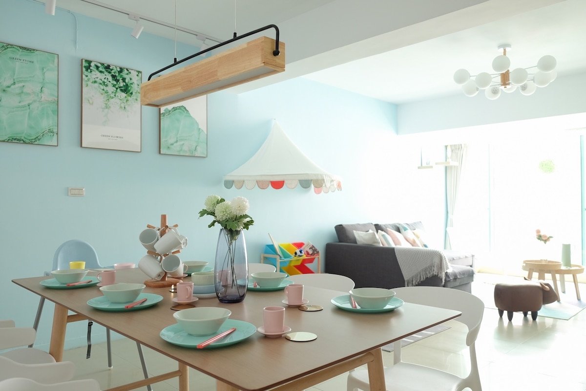 大安區[超讚房東]北歐清新風～捷運4分鐘、4個房間2套衛浴，出門見台北101，電梯大樓、嬰兒床遊戲區 gallery image 2