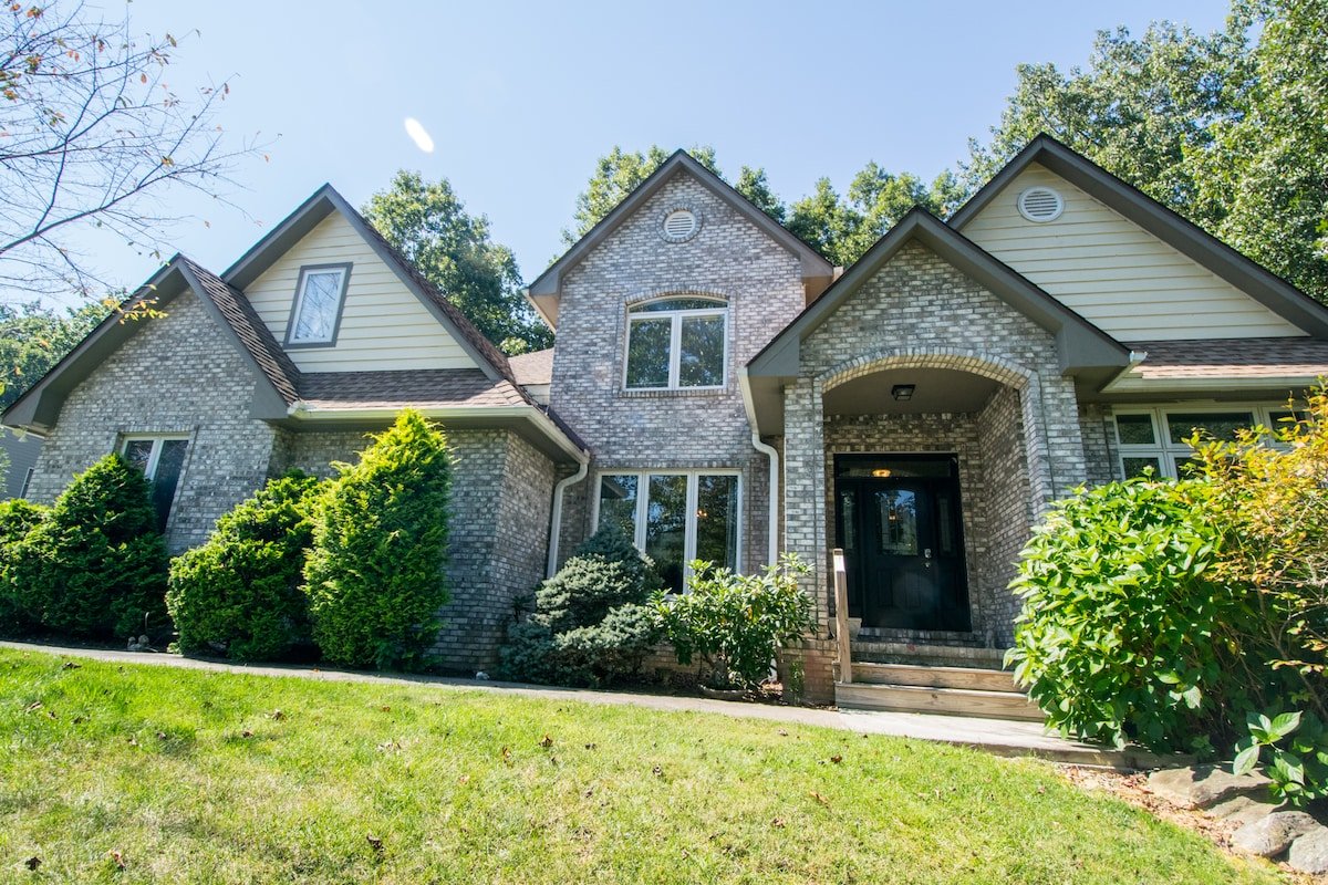 Asheville Mountain Home 5 BDRM Dog Frndly, Hot Tub gallery image 2