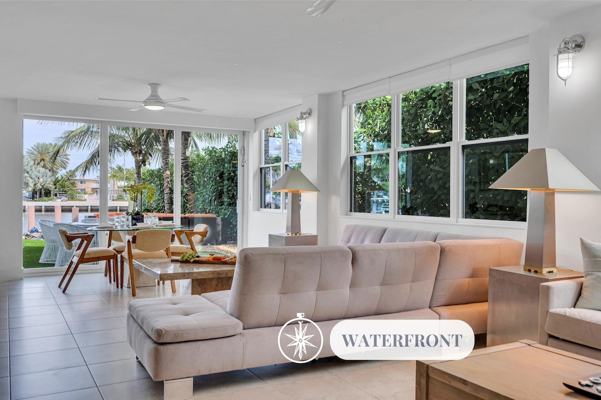 Suite by Beach | Waterfront | Lago Key Two gallery image 2