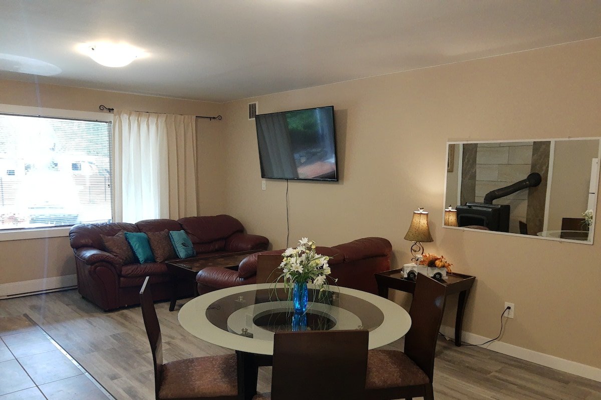 Forest Cove two bedroom 3 beds guest suite gallery image 4