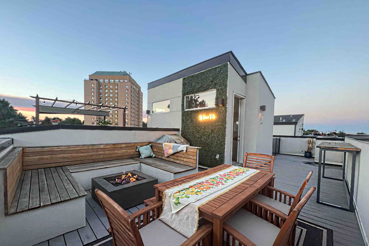LoHi Townhome with Rooftop Deck & Mountain Views