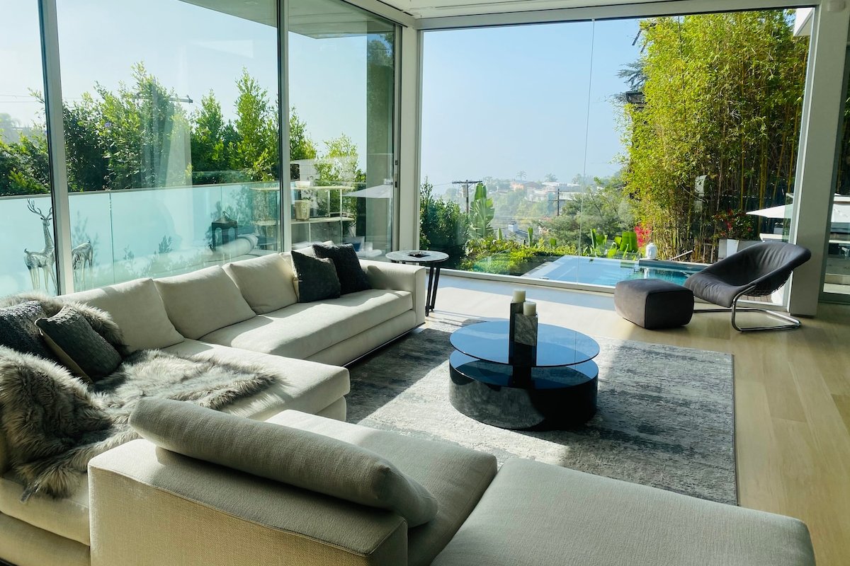 Luxury Hollywood Hills Villa | Spectacular View gallery image 4