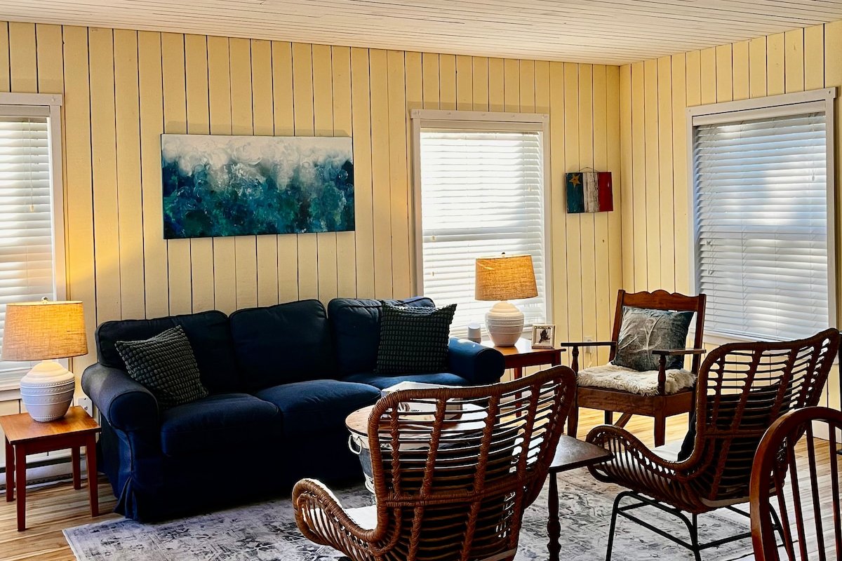 Relax at Beach Week Cottage gallery image 2