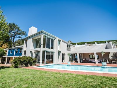 Tranquil Mountain View Bishopscourt