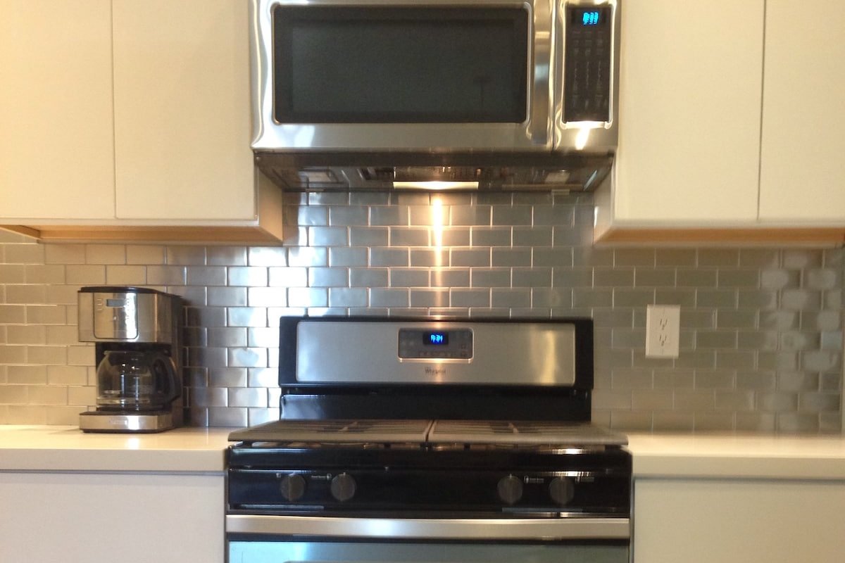 Ultra Modern Home in Central SF Location gallery image 4