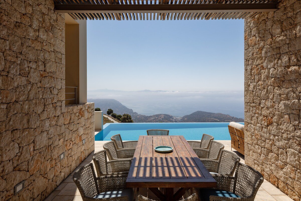 Seclusion Immersed in Sea Views & Spa Comforts gallery image 4