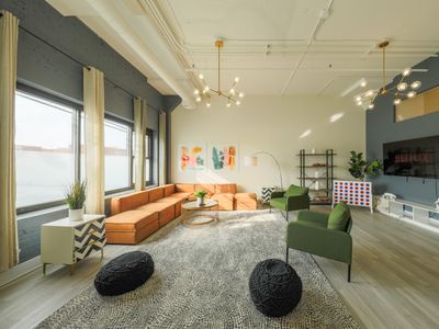 Spacious 6BR South Loop Suite Near McCormick Place