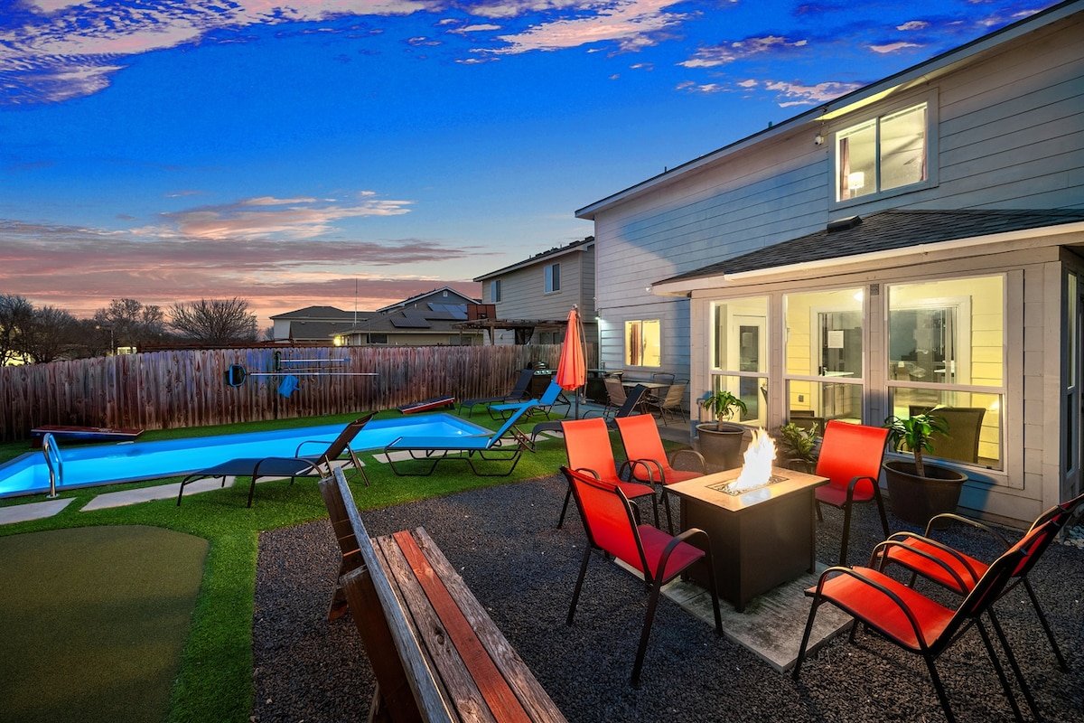 15 Beds | Pool | Game Room | Firepit | Grill | Bar gallery image 3