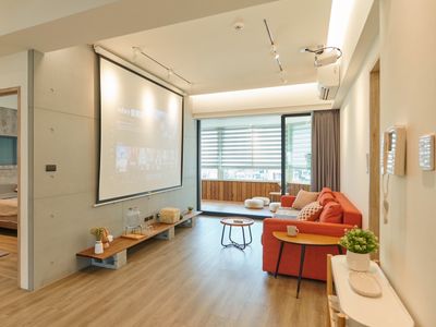 Lazy loft 6-8人房@西門徒步區/捷運6分鐘/電梯雙衛浴/附投影與寬敞陽台