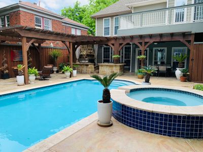Luxury home, Pool & Spa, steps from Cedar Springs