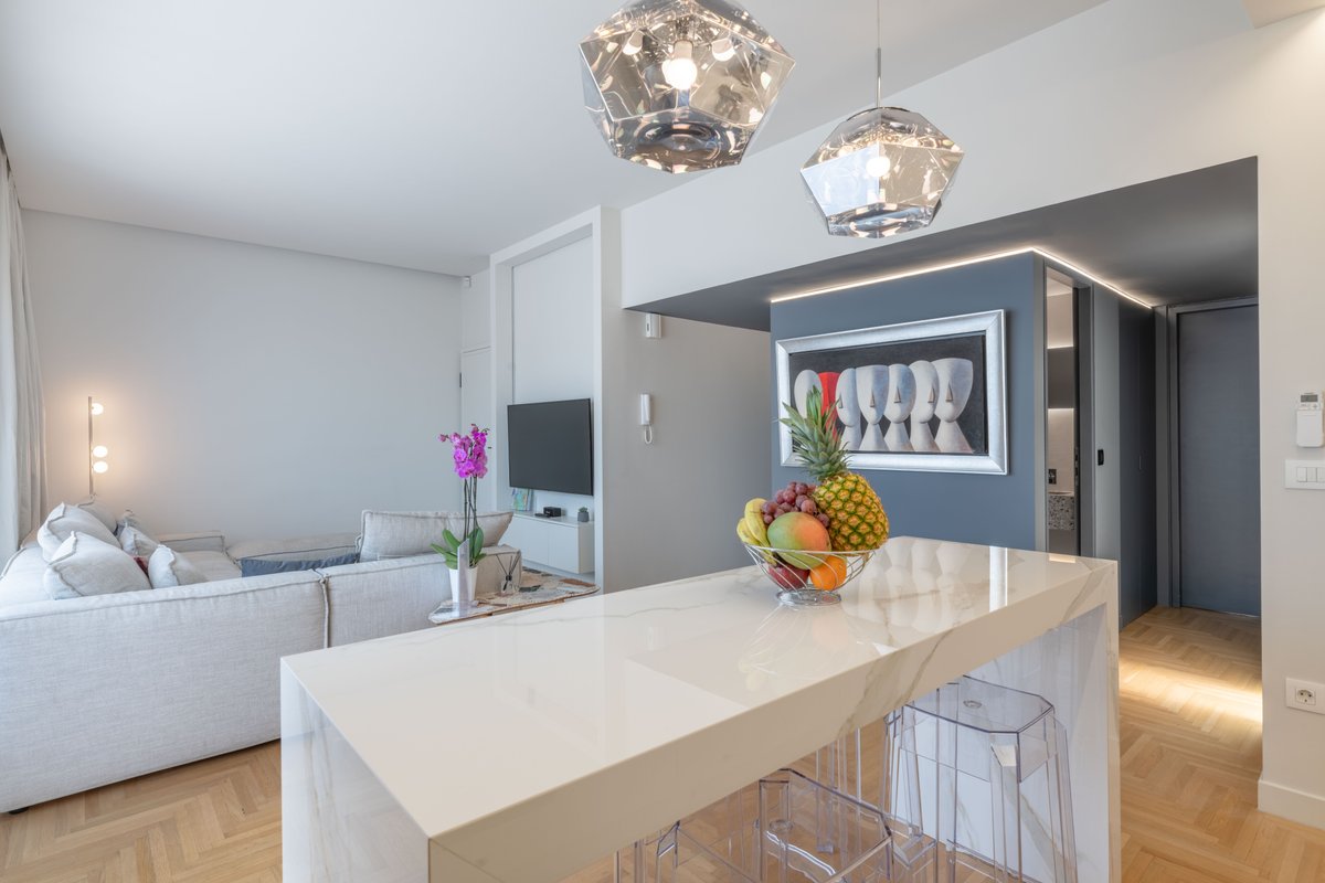 The HostMaster Le Privilège Élégance Flat