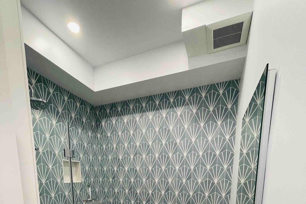 NEW condo with Mezzanine & Rooftop ! gallery image 5