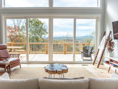 Modern home – Mtn views-4 miles to Downtown AVL