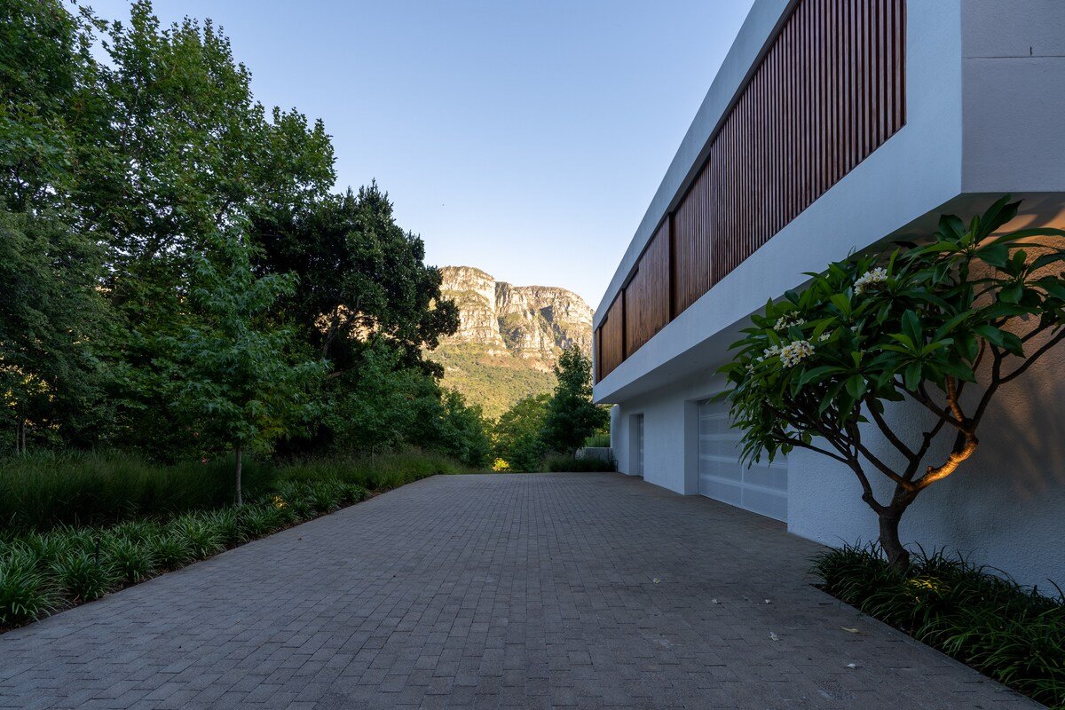 Modern Guest Studio gallery image 4