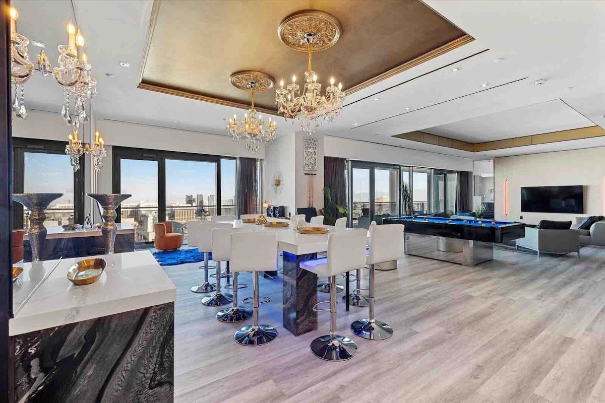 Ultimate Luxury 4,000 sq ft Penthouse Palms Place gallery image 2