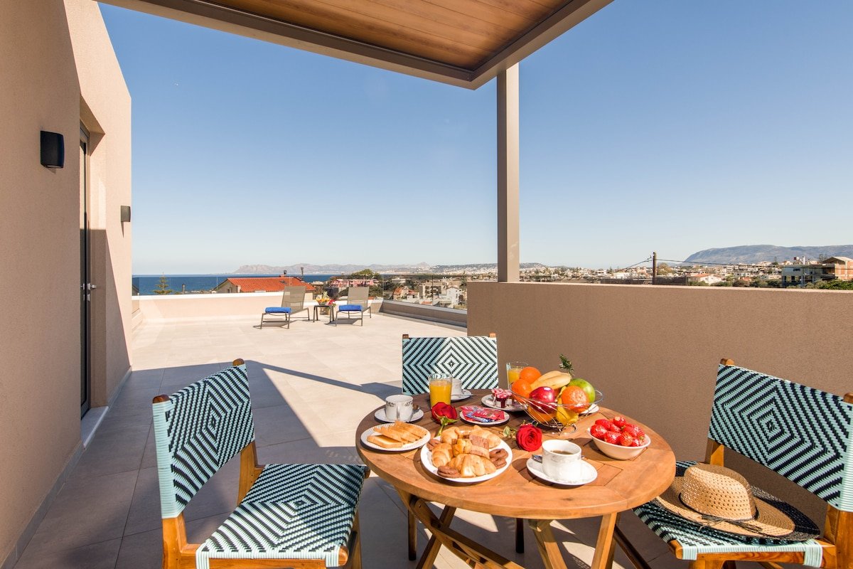 Spa & Wellness Luxury Villa: H. Pool •Gym•Sea 100m gallery image 3