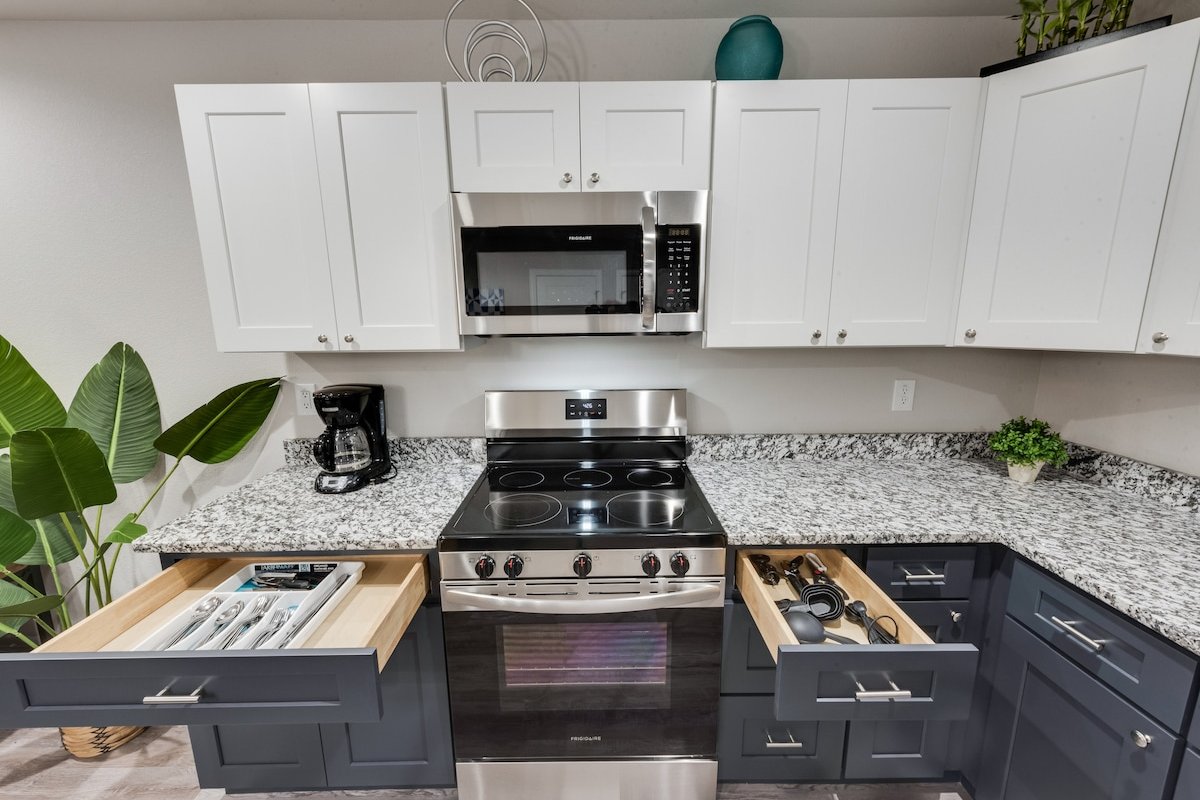 Happy big Home with 2 living area near Stockyards gallery image 5