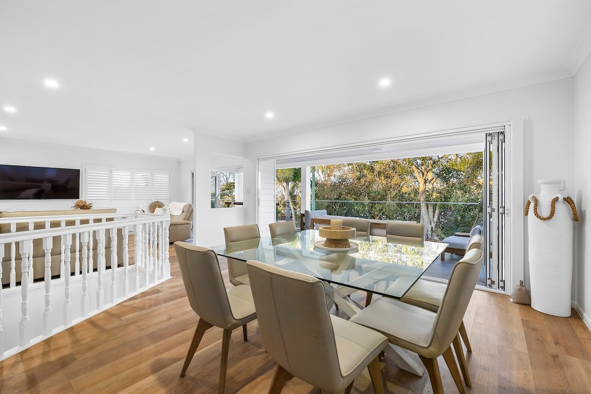 Premium Beach Front House – Pool, Large Deck gallery image 5