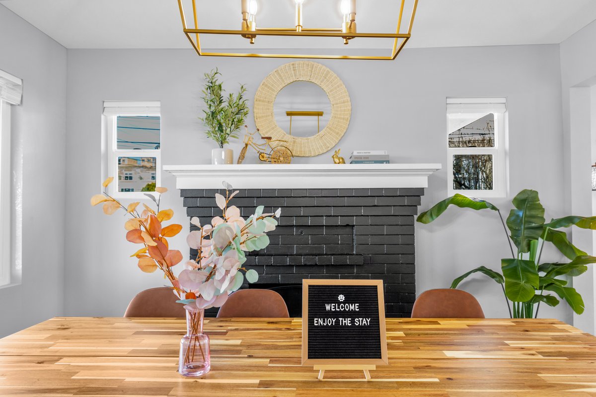 5b2b Newly Remodeled Entire House close to UW & DT